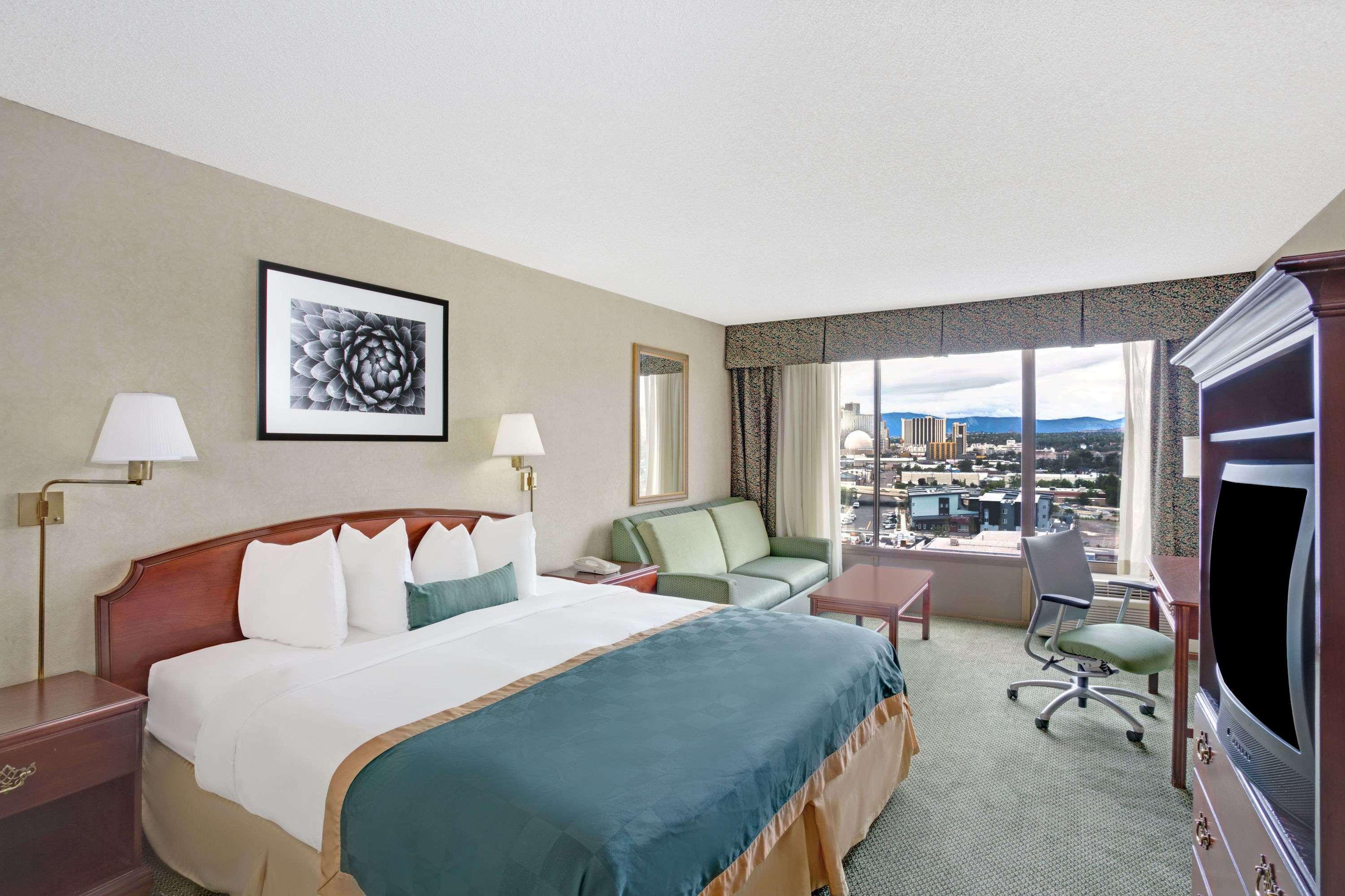 Ramada By Wyndham Reno Hotel & Casino Екстер'єр фото