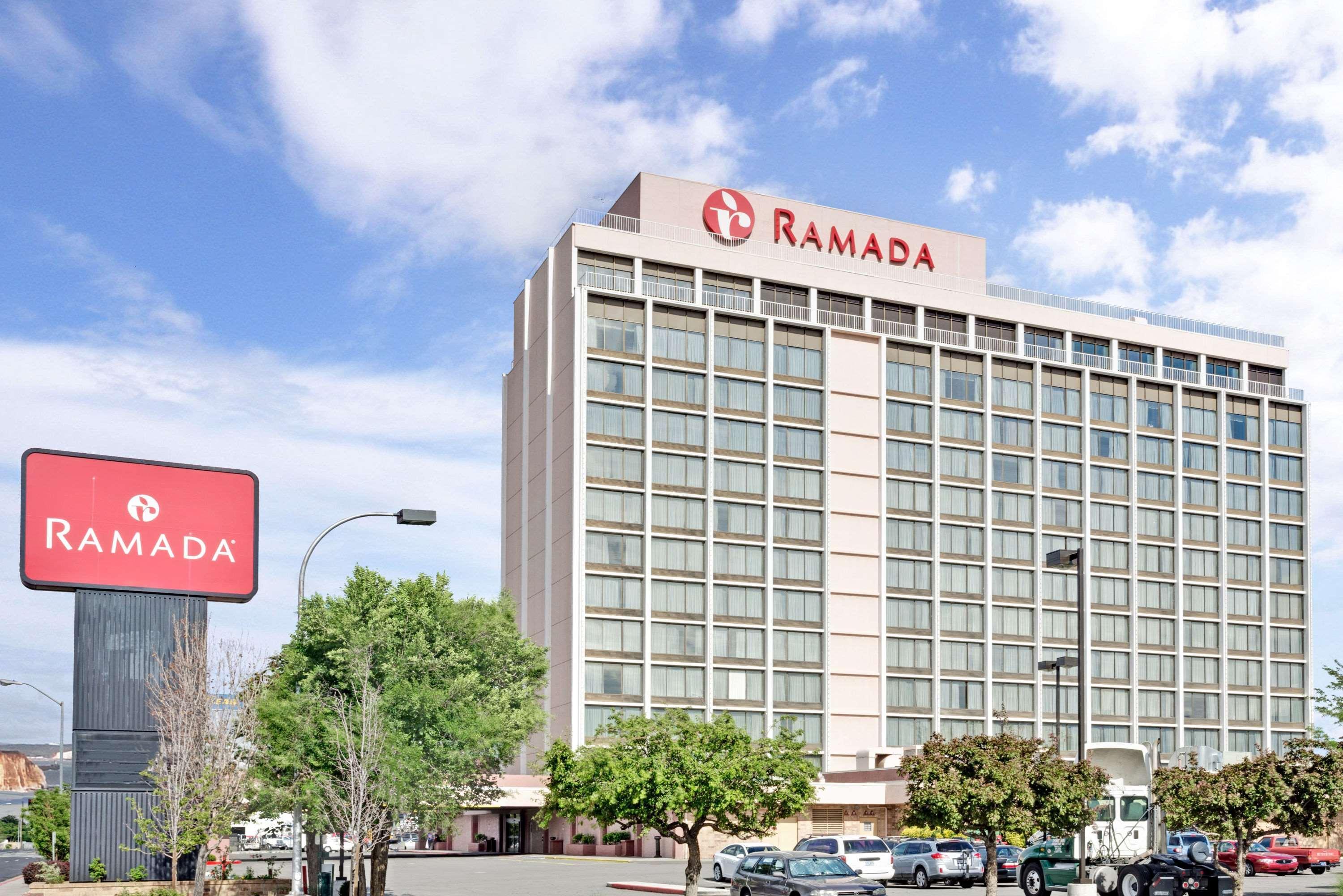 Ramada By Wyndham Reno Hotel & Casino Екстер'єр фото